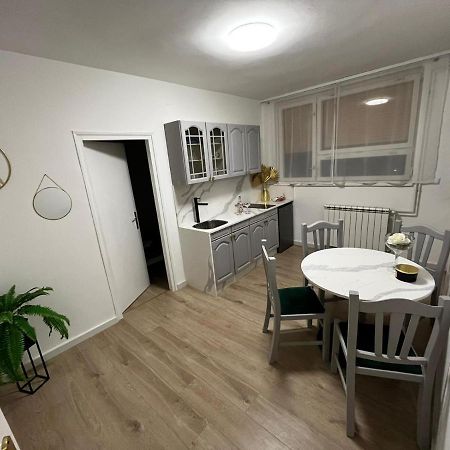 Apartman Gold Maris Apartamento Karlovac Exterior foto