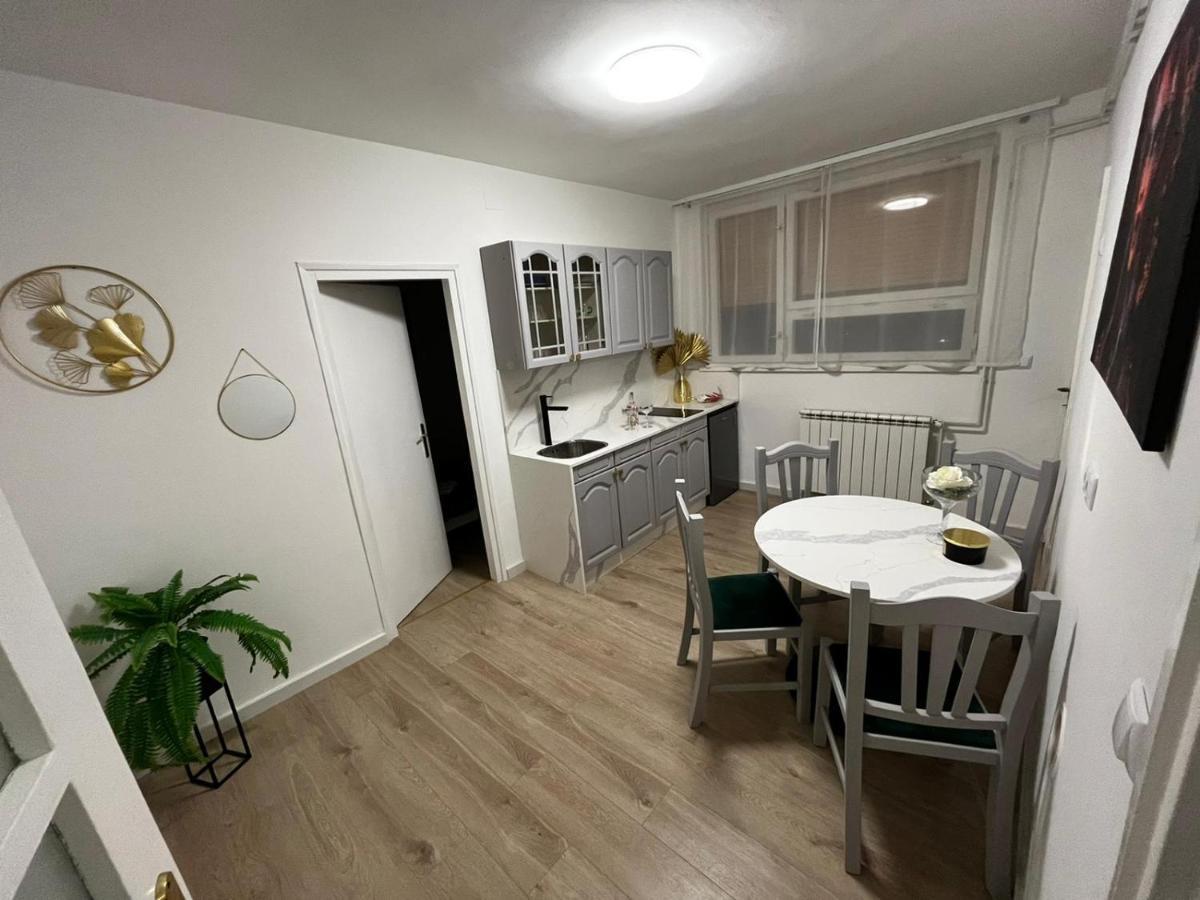 Apartman Gold Maris Apartamento Karlovac Exterior foto